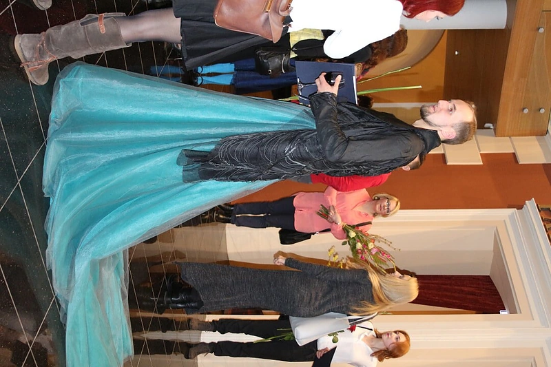 Choreografas Taurūnas Baužas į renginį atėjo pasidabinęs savo spektaklių kostiumu.