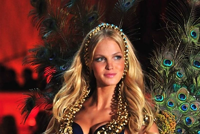Erin Heatherton per „Victoria's Secret“ (2010 m.)
