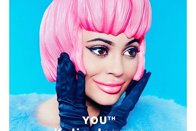 Kylie Jenner žurnalo viršelyje virto plastikine lėle