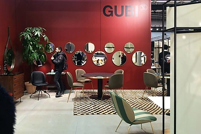 Skandinaviško minimalizmo tendencijos: sodrios spalvos prieš pastelę