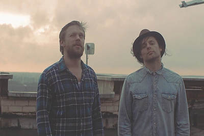 Premjera: lietuviai rokeriai „Sisters On Wire“ pristato prasmingą dainą „Voices“