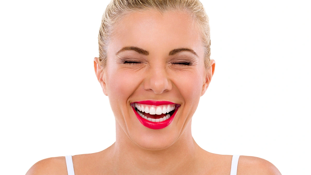 Besišypsanti mergina