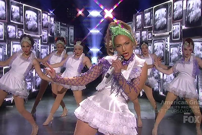Jennifer Lopez „American Idol“ finale pristatė naują dainą „Ain't Your Mama“