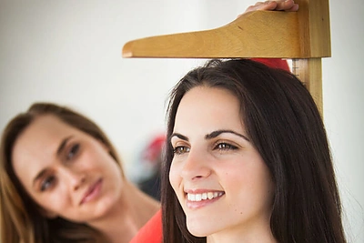 5 stiliaus gudrybės, padedančios atrodyti aukštesnei