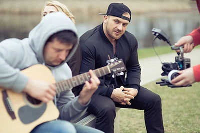 Reperis Ironvytas naujame vaizdo klipe „Labas rytas“ parodė nuoširdžiąją savo pusę