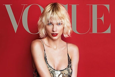 Taylor Swift ant „Vogue“ viršelio virto sunkiai atpažįstama platinine blondine