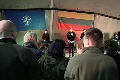 Donatas Montvydas koncertavo Lietuvos lakūnams