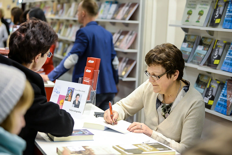 Irena Buivydaitė-Kupčinskienė knygų mugėje