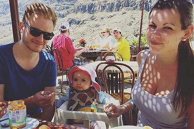Šarūnas ir Laura Mazalai su dukra Gran Kanarijoje