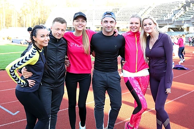Garsūs žmonės savaitę pradėjo vakarine mankšta Kauno stadione