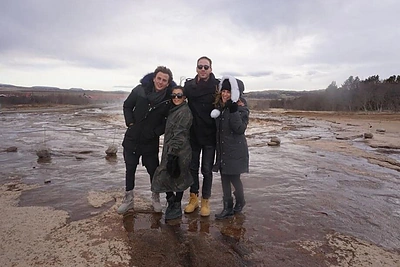 Kourtney Kardashian su draugais Islandijoje