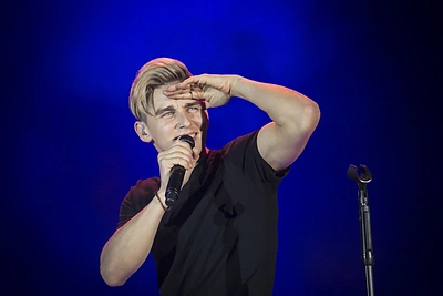 Donatui Montvydui per pasirodymą „Eurovizijoje“ talkins atlikėjos iš „Lietuvos balso“