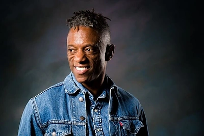 „Bliuzo naktyse“ – „Grammy“ nominantas ir prestižinio koledžo studentai