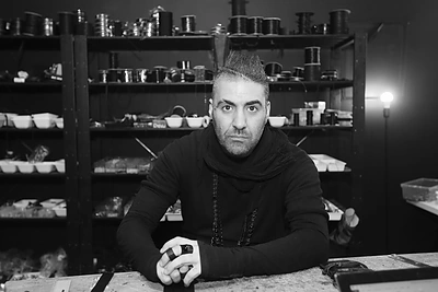 Lietuvoje įsitvirtinantis papuošalų kūrėjas Paul Dark: „Mano kūriniai neturi lyties“