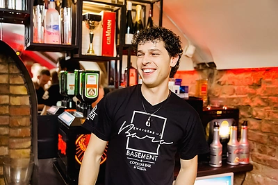 Kojos trauma nesukliudė Deividui Meškauskui padirbėti už baro