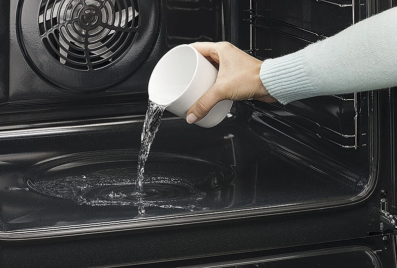 Eletrolux daugiafunkcė orkaitė su garų funkcija „PlusSteam“