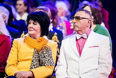 Aleksą Lemaną į sceną palydėjo nauja mylimoji – 20 metų jaunesnė Lina