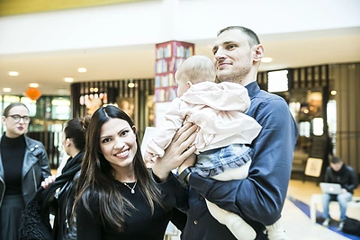 Pirmagimę Ūlą sūpuojanti Ugnė Katelynienė: „Šįmet Motinos diena man kitokia“