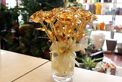 Auksu padengtų rožių puokštė