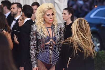 Premjera: po trejų metų pertraukos Lady Gaga pristatė naują dainą „Perfect Illusion“