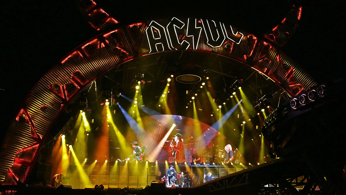 „AC/DC“ koncerto akimirka