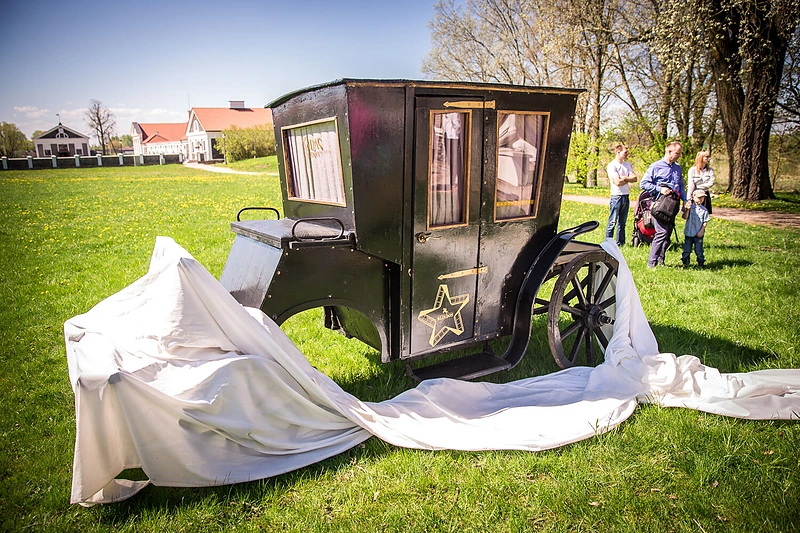 Pakruojo dvaro Barono gimtadienio akimirka