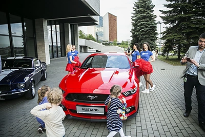 „Ford Mustang“ pristatymo vakarėlio akimirka
