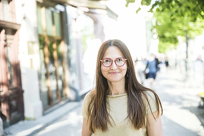 Akinių pristatymo akimirka