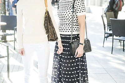 Akinių pristatymo akimirka