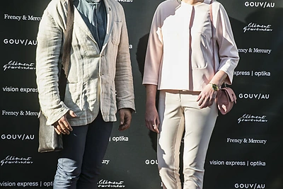 Akinių pristatymo akimirka