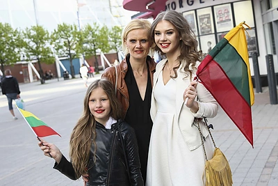 Donatą Montvydą antrame „Eurovizijos“ pusfinalyje gyvai palaikė būrys lietuvių