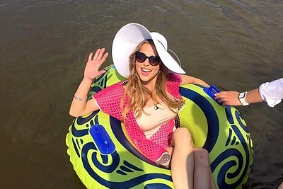 Realybės šou vedėja tapusi Vaida Skaisgirė maudynių sezoną atidarė anksti, bet stilingai