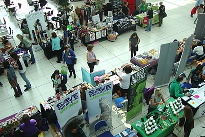 Veganų festivaliai ir mugės rengiami visame pasaulyje, o ypač populiarūs Vokietijoje ir Anglijoje.