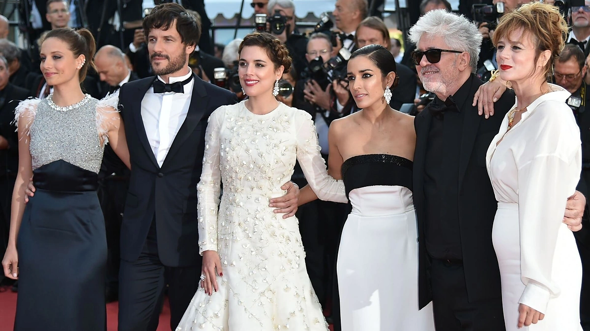 Pedro Almodovaras su filmo „Chuljeta“ aktoriais