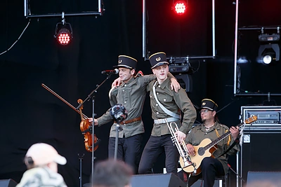 „Hanza dienas“ uždarę „Antikvariniai Kašpirovskio dantys“ Kauno šventėje mėgavosi viduramžių atrakcijomis