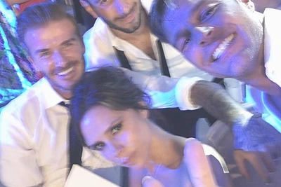 Davidas ir Victoria Beckhamai su Ricky Martinu ir Jwanu Yosefu / „Instagram“ nuotr.