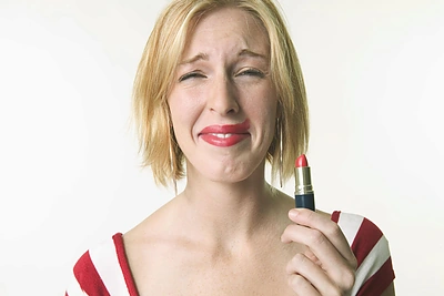 Makiažo klaidos, kurios vizualiai sendina