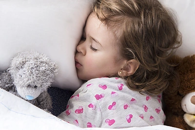 Norite, kad vaikams geriau sektųsi mokykloje? Guldykite juos laiku miegoti