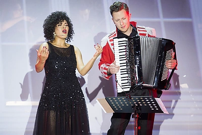 Kūdikio besilaukianti Oneida Kunsunga „Sidabrinės gervės“ scenoje skleidė tango aistrą