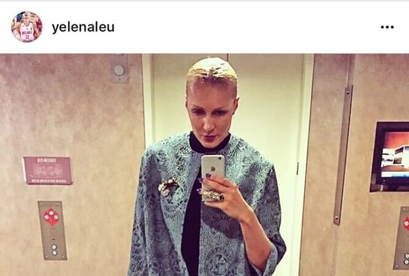 „Elvyra Design“ papuošalais pasipuošusi Yelena Leuchanka