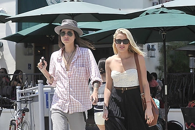 Amber Heard prieš ištekėdama už Johnny Deppo buvo įteisinusi partnerystę su fotografe Tasya Van Ree