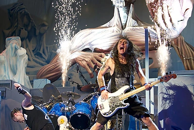 „Iron Maiden“ koncerto organizatoriai pakeitė reklamą, kad ji negąsdintų vaikų