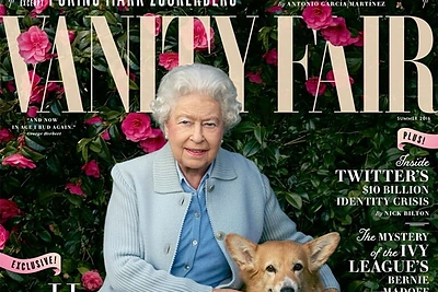 Ant žurnalo „Vanity Fair“ viršelio – karalienė Elizabeth II su augintiniais
