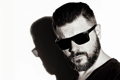 Įvertinkite: „Žalvarinis“ pristato staigmeną – netikėtą dainos „Skridom bėgom“ versiją