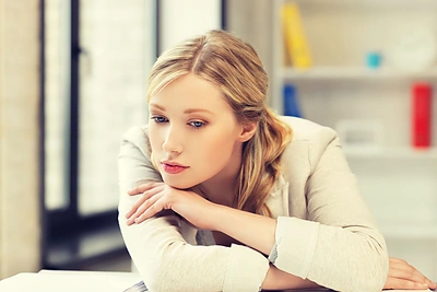 Apatijos spąstuose: psichologinės priežastys ir patarimai, kaip iš jos ištrūkti