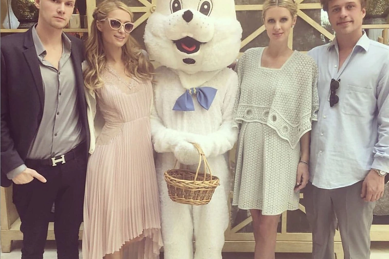 Paris Hilton ir Nicky Hilton su broliais Conradu Hiltonu ir Barronu Hiltonu