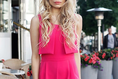 Drabužių kolekcijos „Spalvų infekcija“ modelis