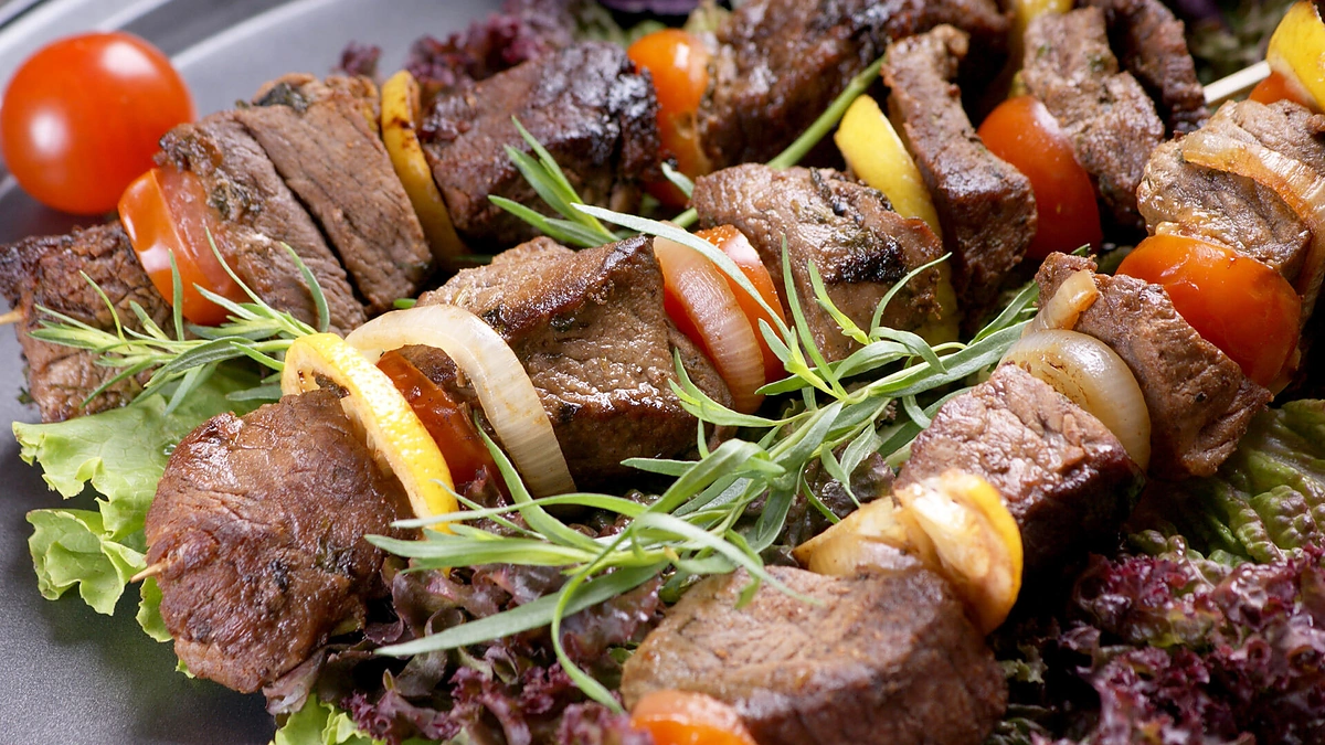 Šašlykai su mineraliniu vandeniu