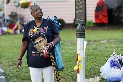 Moteris prie Muhammado Ali vaikystės namų