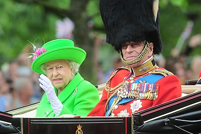 Karalienės Elizabeth II gimtadienis pasiekė kulminaciją: Londone gatvėse – iškilmingas paradas